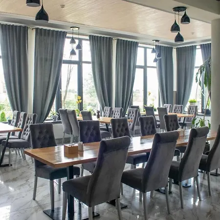 готельно-ресторанний комплекс фамілія Hotel Bushtyno