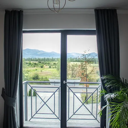 готельно-ресторанний комплекс фамілія Hotel