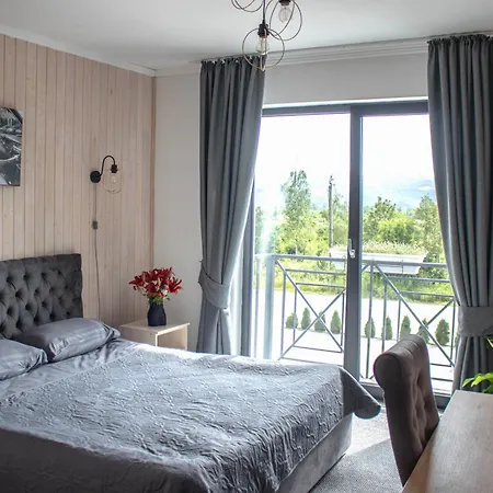 Hotel готельно-ресторанний комплекс фамілія