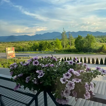 Hotel готельно-ресторанний комплекс фамілія