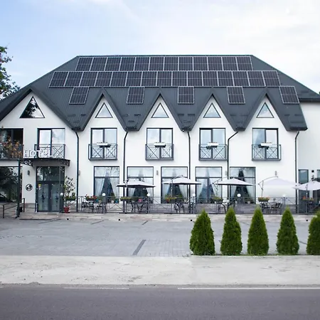 готельно-ресторанний комплекс фамілія Hotel *