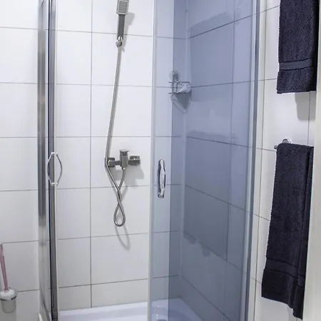 Hotel готельно-ресторанний комплекс фамілія