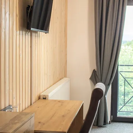 готельно-ресторанний комплекс фамілія Hotel *