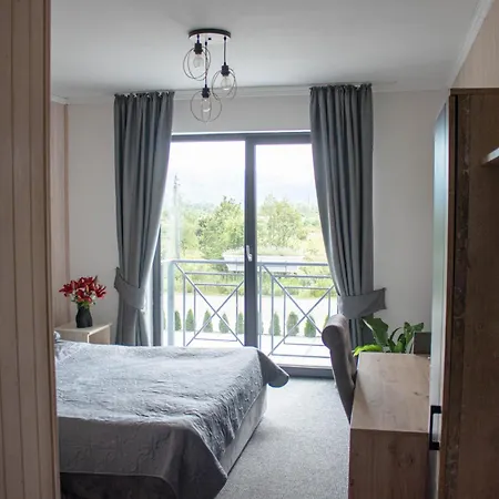 Hotel готельно-ресторанний комплекс фамілія *