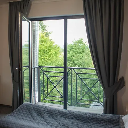 Hotel готельно-ресторанний комплекс фамілія Bushtyno